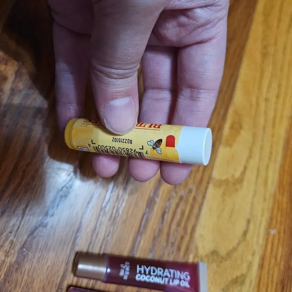 LOT Burt's Bees Coconut Pear Lip Balm Pinch of Suga Lip Scrub Coconut Lip Oil +1
